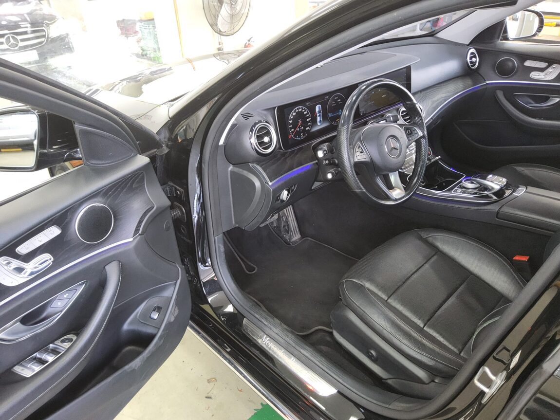 MERCEDES-BENZ E-CLASS (5TH GEN) E300 4MATIC AVANTGARDE 2017 - zdjęcie 10