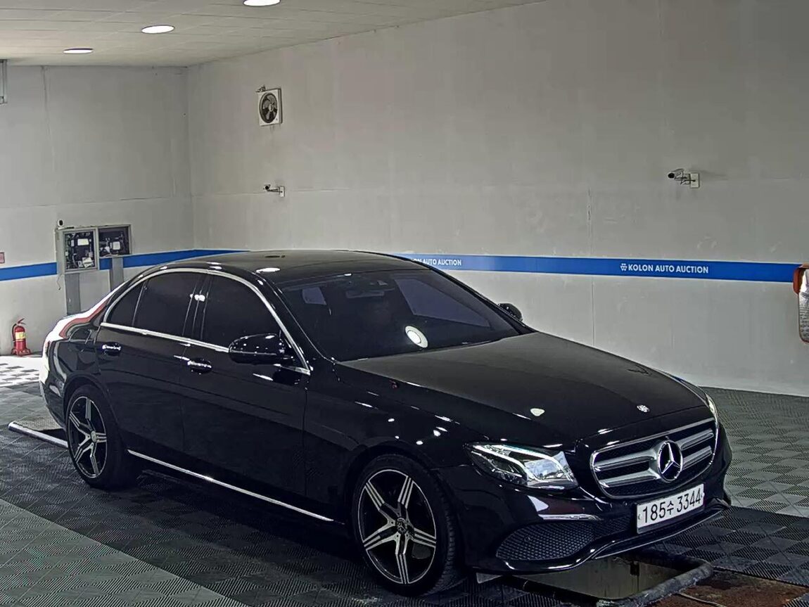 MERCEDES-BENZ E-CLASS (5TH GEN) E300 4MATIC AVANTGARDE 2017 - zdjęcie 3