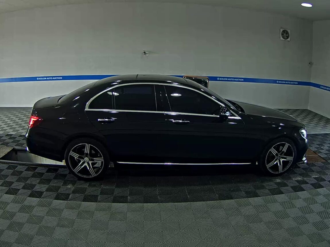 MERCEDES-BENZ E-CLASS (5TH GEN) E300 4MATIC AVANTGARDE 2017 - zdjęcie 4