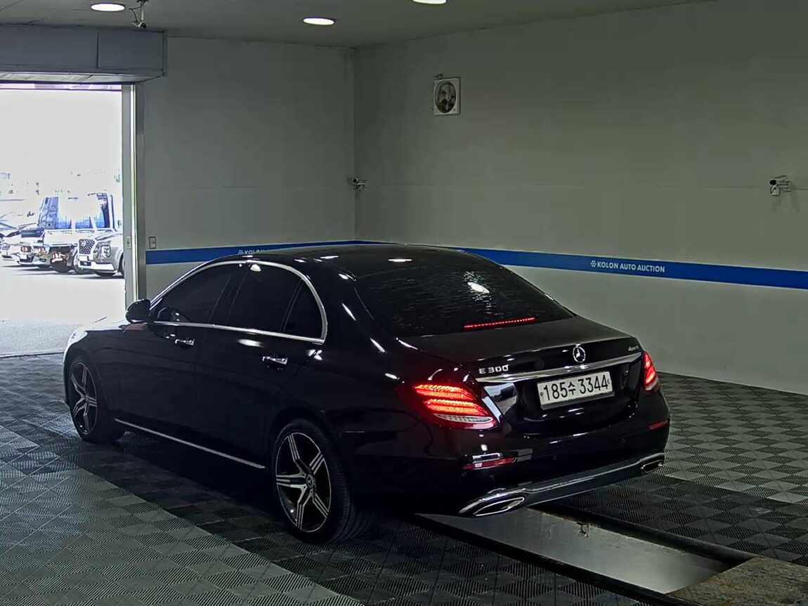 MERCEDES-BENZ E-CLASS (5TH GEN) E300 4MATIC AVANTGARDE 2017 - zdjęcie 6