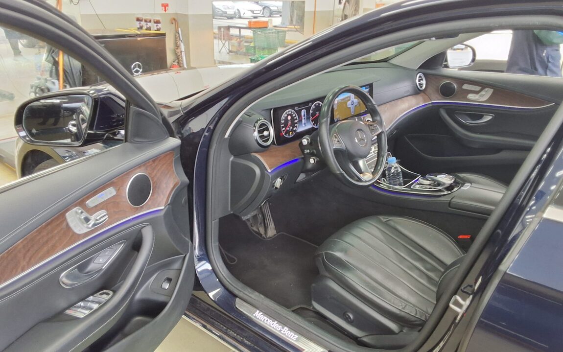 MERCEDES-BENZ E-CLASS (5TH GEN) E300 4MATIC EXCLUSIVE 2017 - zdjęcie 10