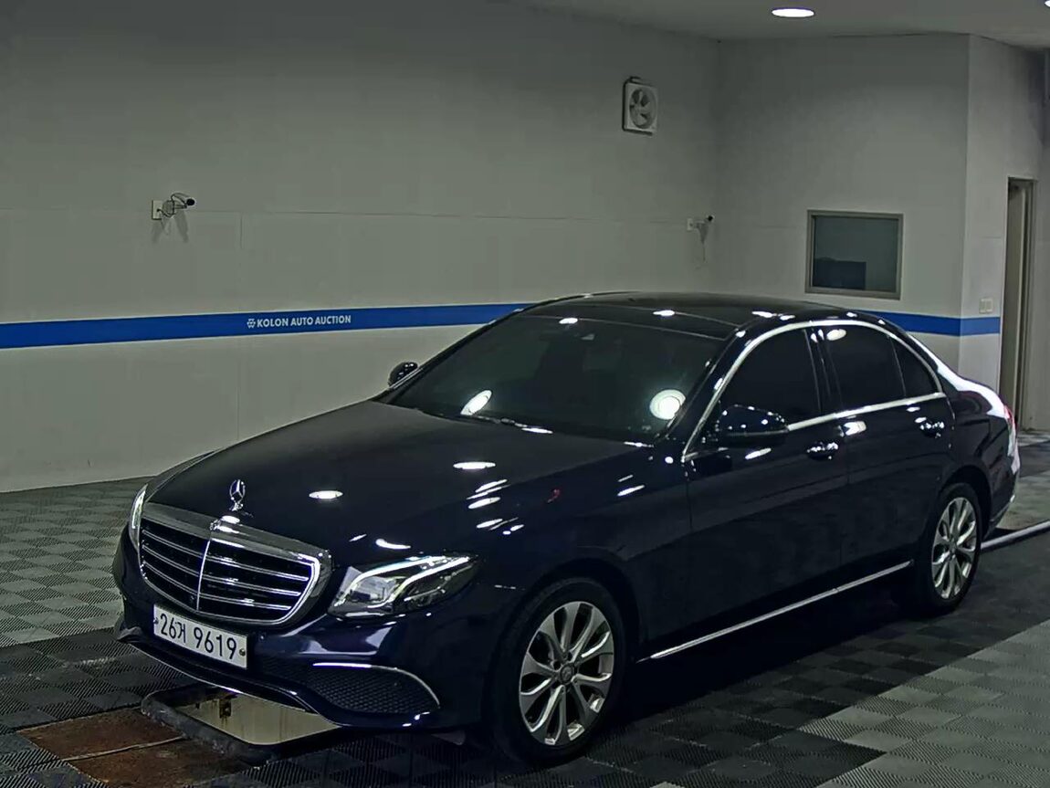 MERCEDES-BENZ E-CLASS (5TH GEN) E300 4MATIC EXCLUSIVE 2017 - zdjęcie 2