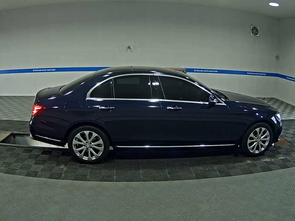MERCEDES-BENZ E-CLASS (5TH GEN) E300 4MATIC EXCLUSIVE 2017 - zdjęcie 4