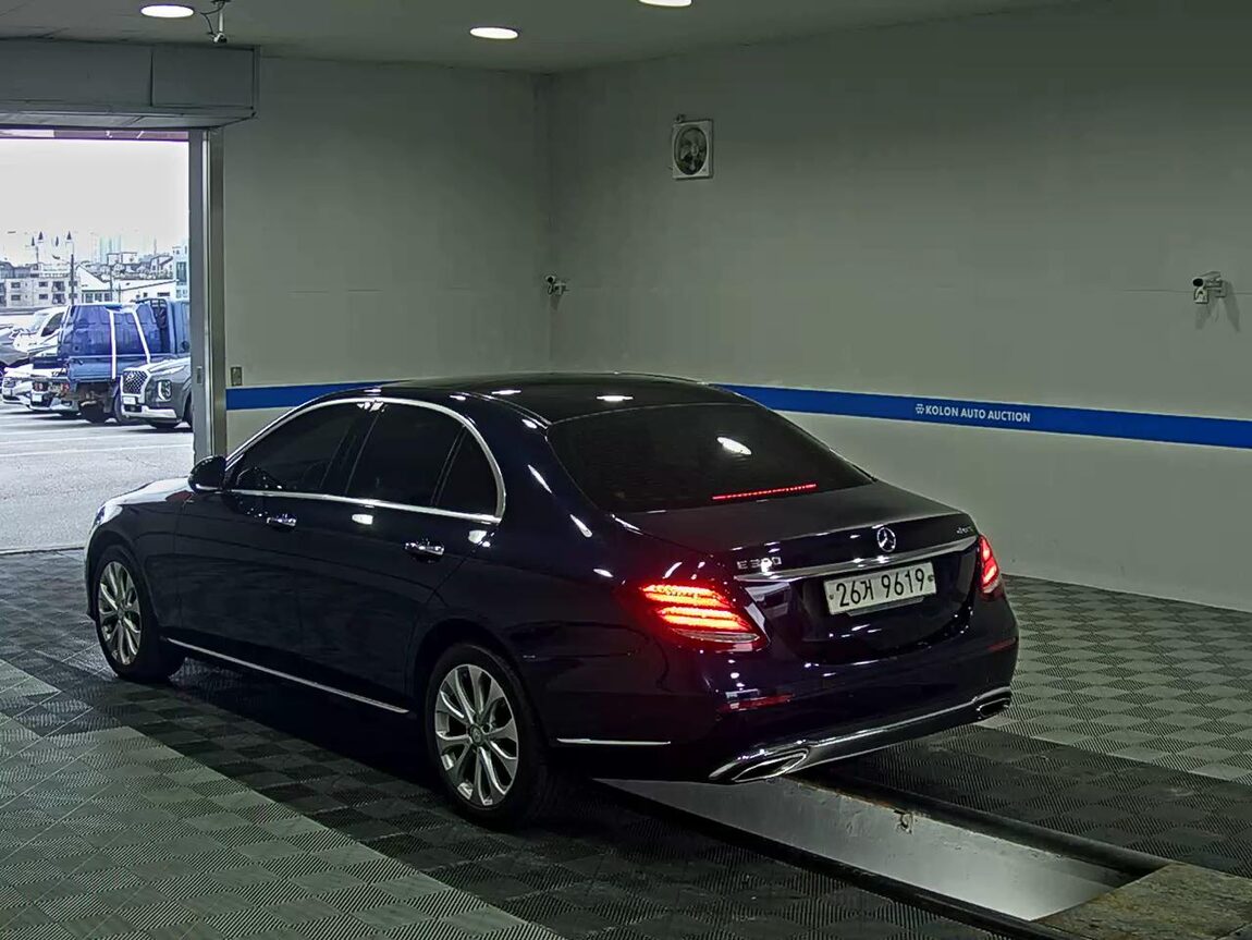 MERCEDES-BENZ E-CLASS (5TH GEN) E300 4MATIC EXCLUSIVE 2017 - zdjęcie 6