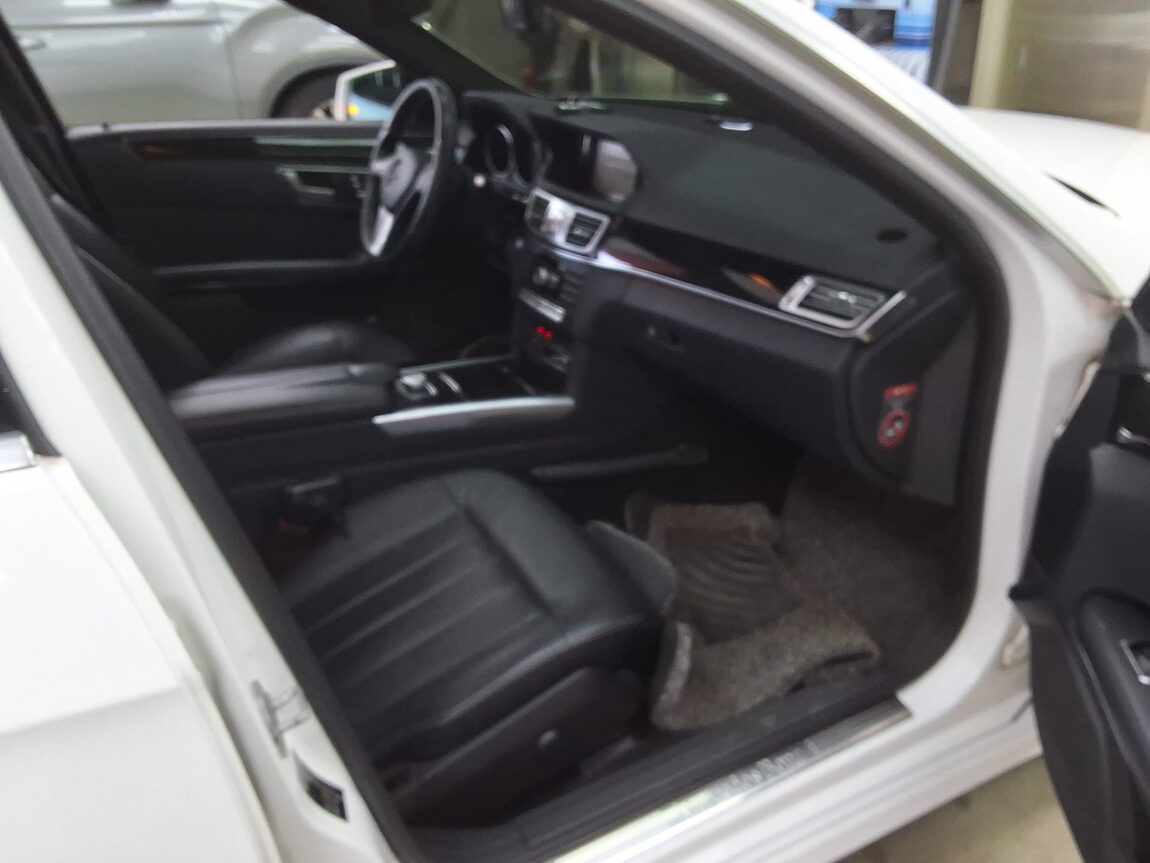 MERCEDES-BENZ E-CLASS (4TH GEN) E220 CDI BLUETEC AVANTGARDE 2015 - zdjęcie 15