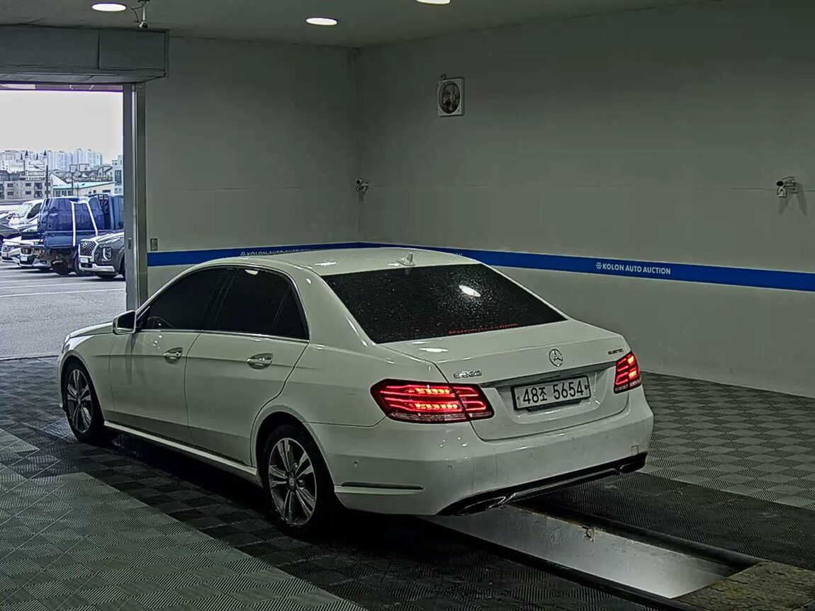 MERCEDES-BENZ E-CLASS (4TH GEN) E220 CDI BLUETEC AVANTGARDE 2015 - zdjęcie 6