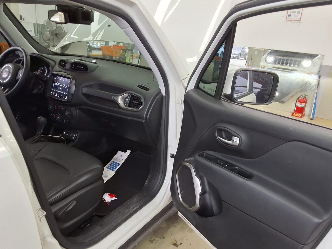 JEEP RENEGADE 2.4 GASOLINE LIMITED 2021 - zdjęcie 14