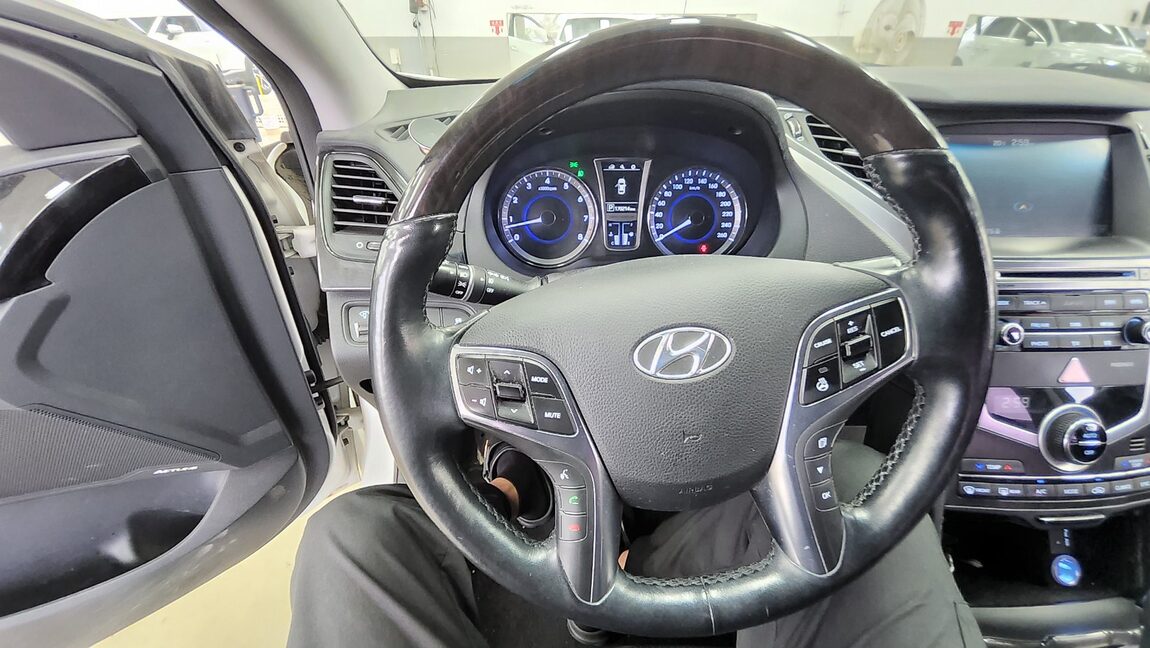 HYUNDAI GRANDEUR HG HG 240 MODERN COLLECTION 2017 - zdjęcie 17