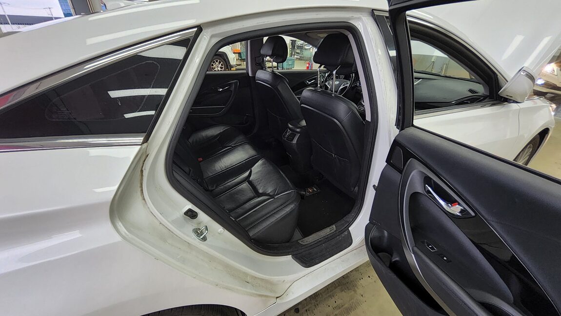 HYUNDAI GRANDEUR HG HG 240 MODERN COLLECTION 2017 - zdjęcie 13