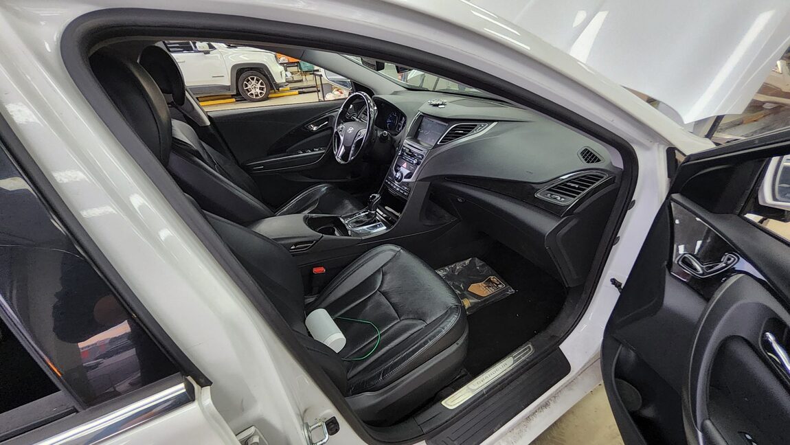 HYUNDAI GRANDEUR HG HG 240 MODERN COLLECTION 2017 - zdjęcie 14