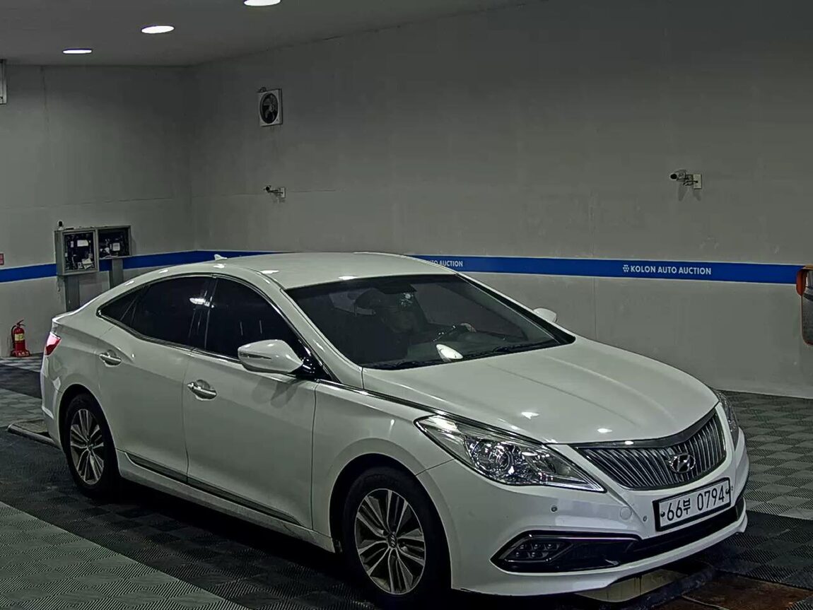HYUNDAI GRANDEUR HG HG 240 MODERN COLLECTION 2017 - zdjęcie 3