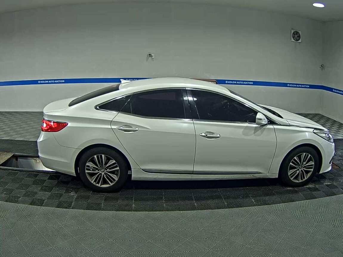 HYUNDAI GRANDEUR HG HG 240 MODERN COLLECTION 2017 - zdjęcie 4