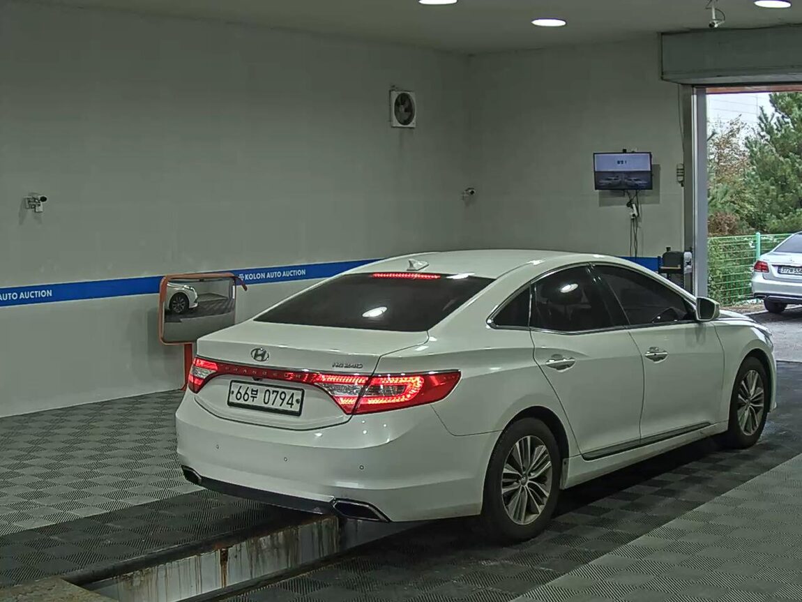 HYUNDAI GRANDEUR HG HG 240 MODERN COLLECTION 2017 - zdjęcie 5