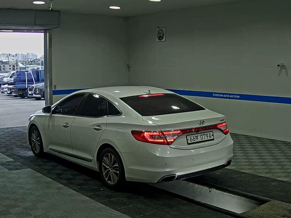 HYUNDAI GRANDEUR HG HG 240 MODERN COLLECTION 2017 - zdjęcie 6