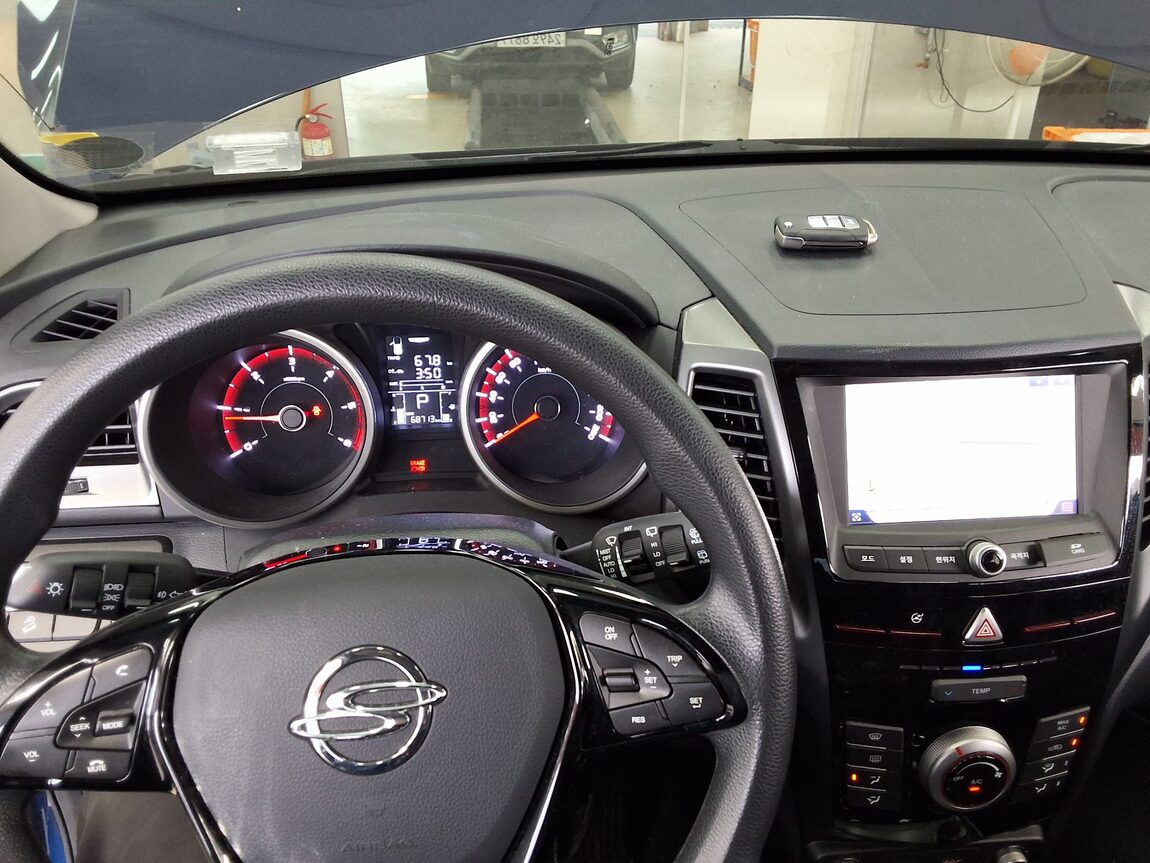 KG MOBILITY (SSANGYONG) TIVOLI AIR DIESEL 4WD AX 2019 - zdjęcie 17