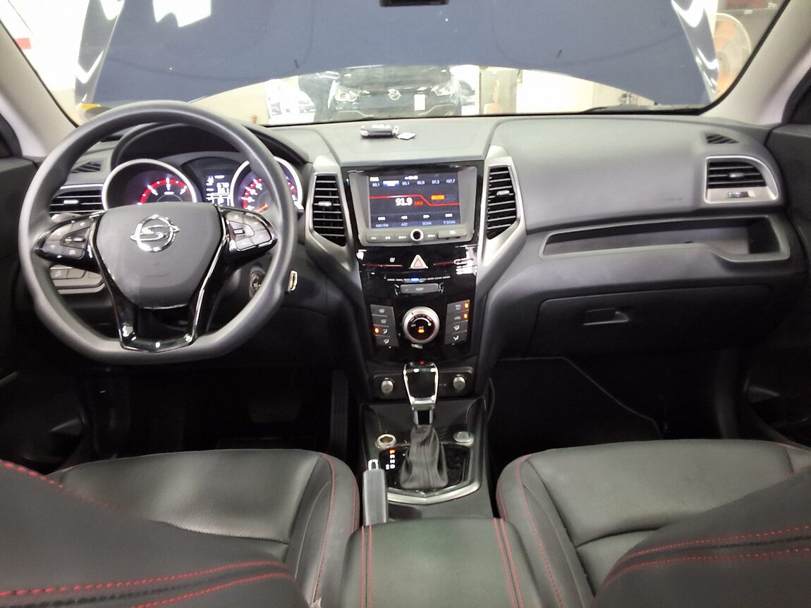 KG MOBILITY (SSANGYONG) TIVOLI AIR DIESEL 4WD AX 2019 - zdjęcie 11