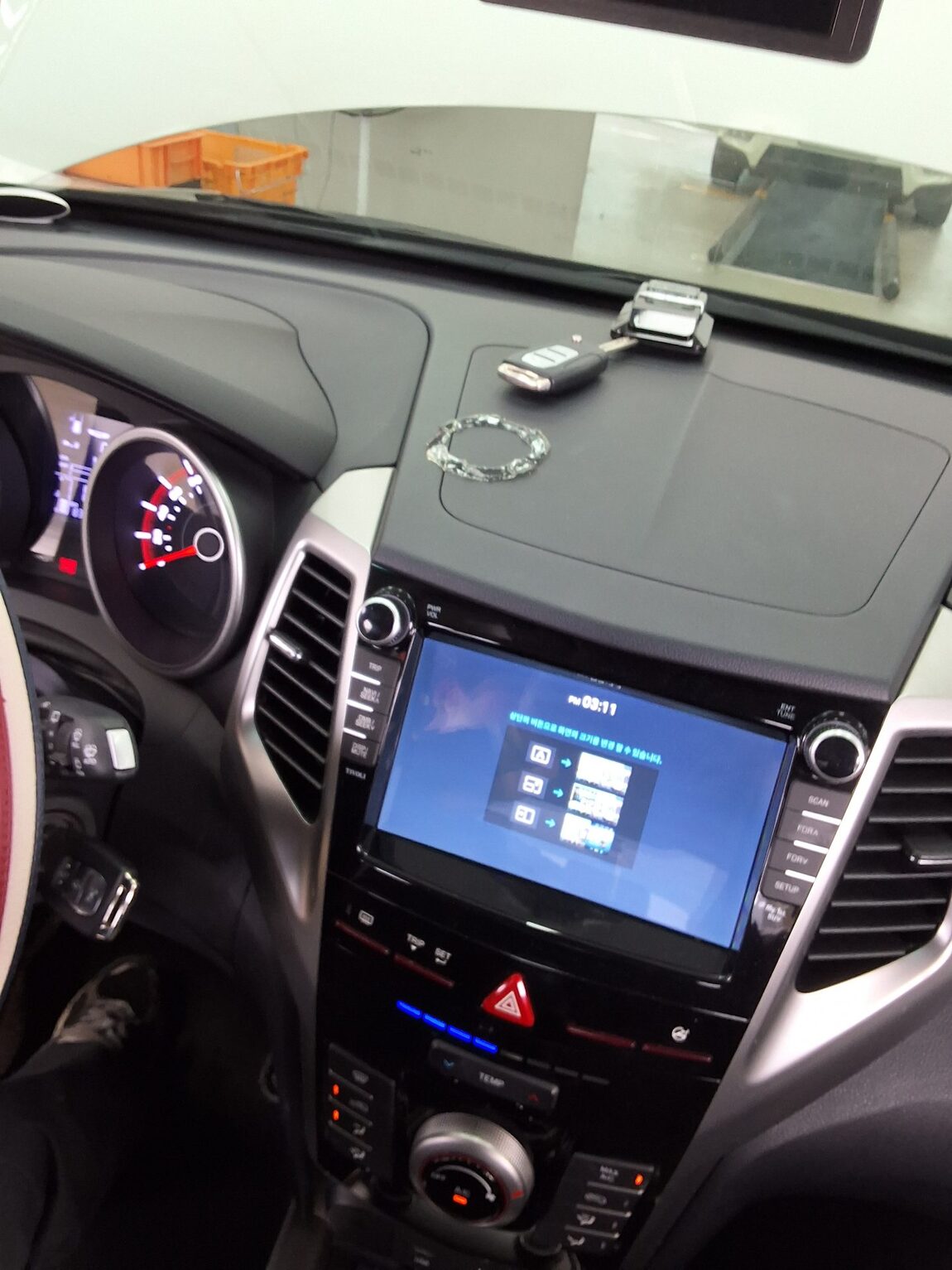 KG MOBILITY (SSANGYONG) TIVOLI GASOLINE 2WD TX 2015 - zdjęcie 17