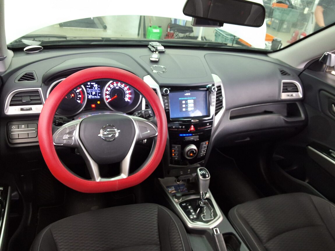 KG MOBILITY (SSANGYONG) TIVOLI GASOLINE 2WD TX 2015 - zdjęcie 11