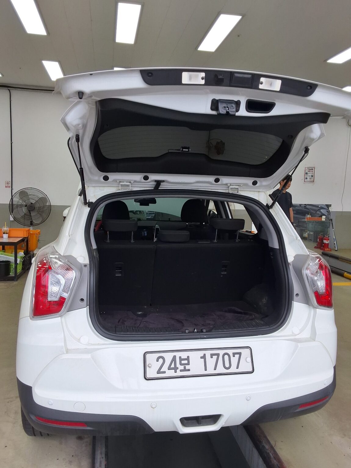 KG MOBILITY (SSANGYONG) TIVOLI GASOLINE 2WD TX 2015 - zdjęcie 15