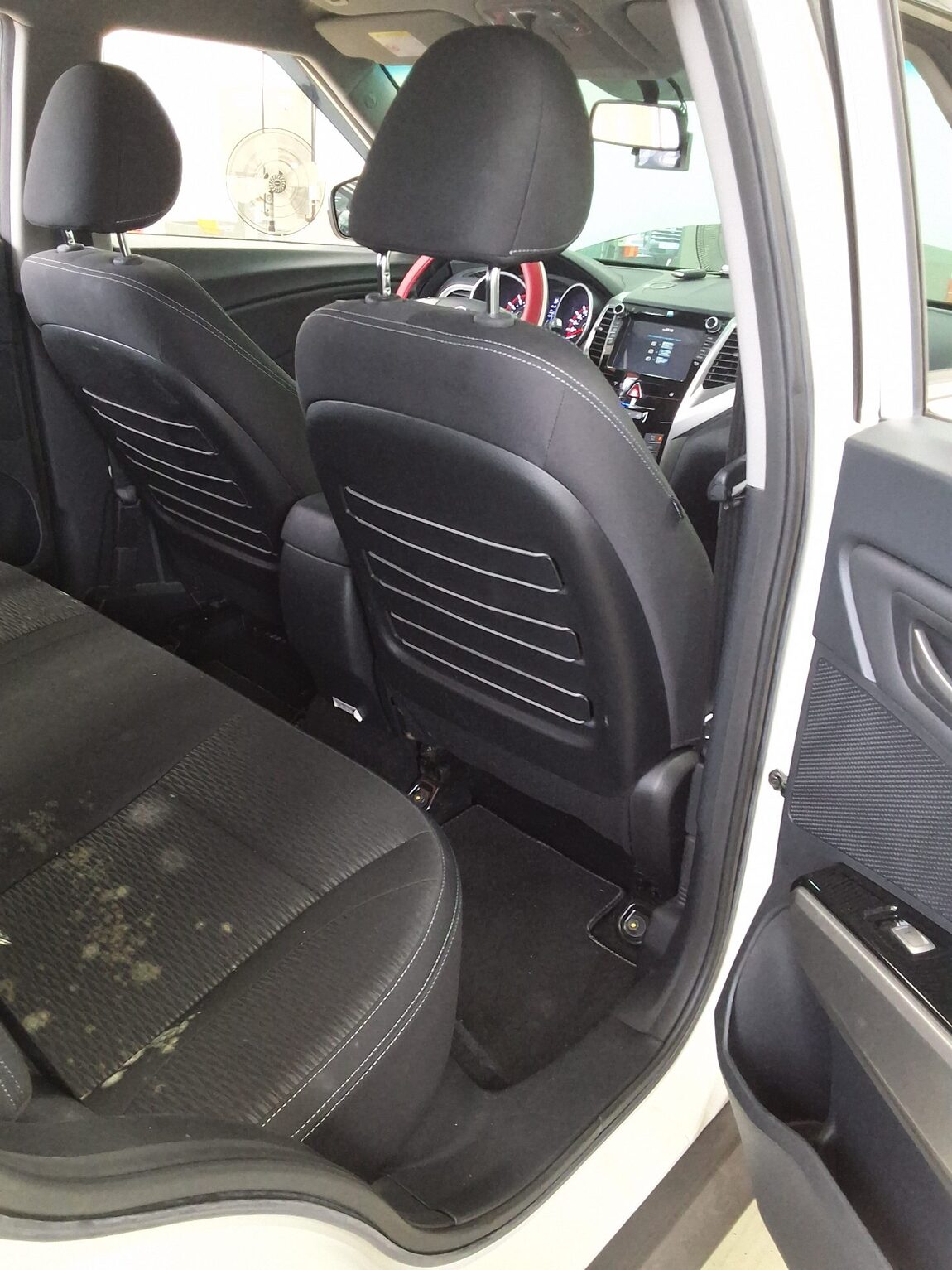KG MOBILITY (SSANGYONG) TIVOLI GASOLINE 2WD TX 2015 - zdjęcie 13