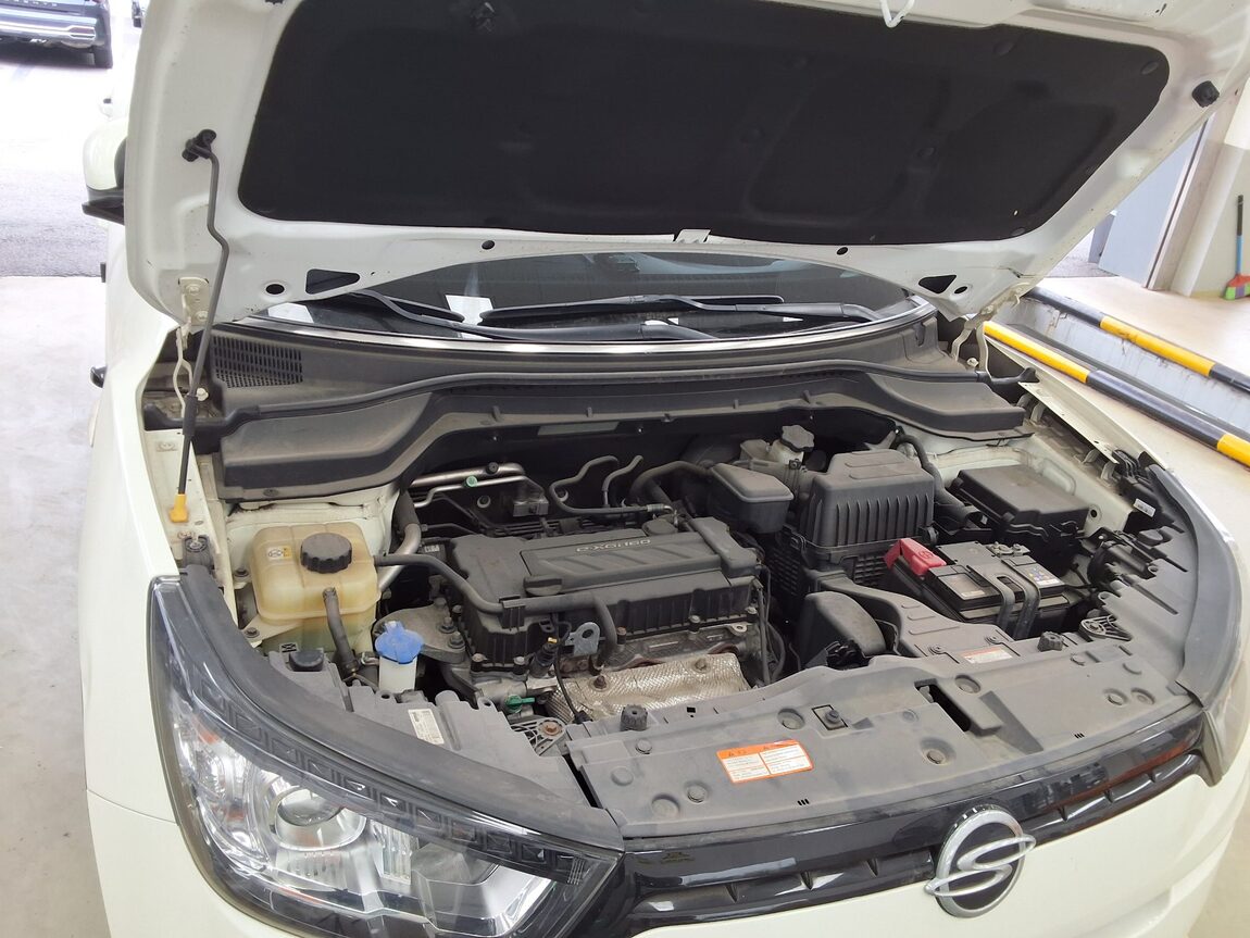 KG MOBILITY (SSANGYONG) TIVOLI GASOLINE 2WD TX 2015 - zdjęcie 18