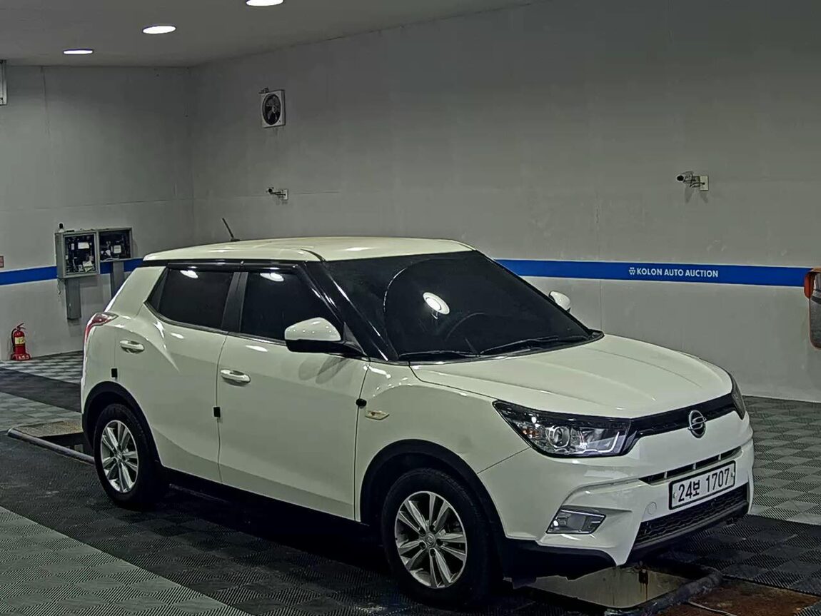 KG MOBILITY (SSANGYONG) TIVOLI GASOLINE 2WD TX 2015 - zdjęcie 3