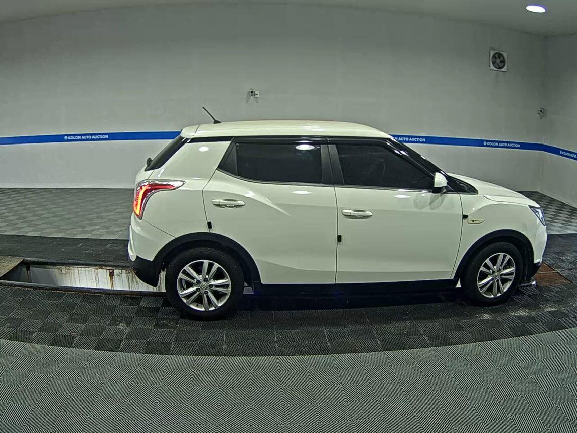KG MOBILITY (SSANGYONG) TIVOLI GASOLINE 2WD TX 2015 - zdjęcie 4