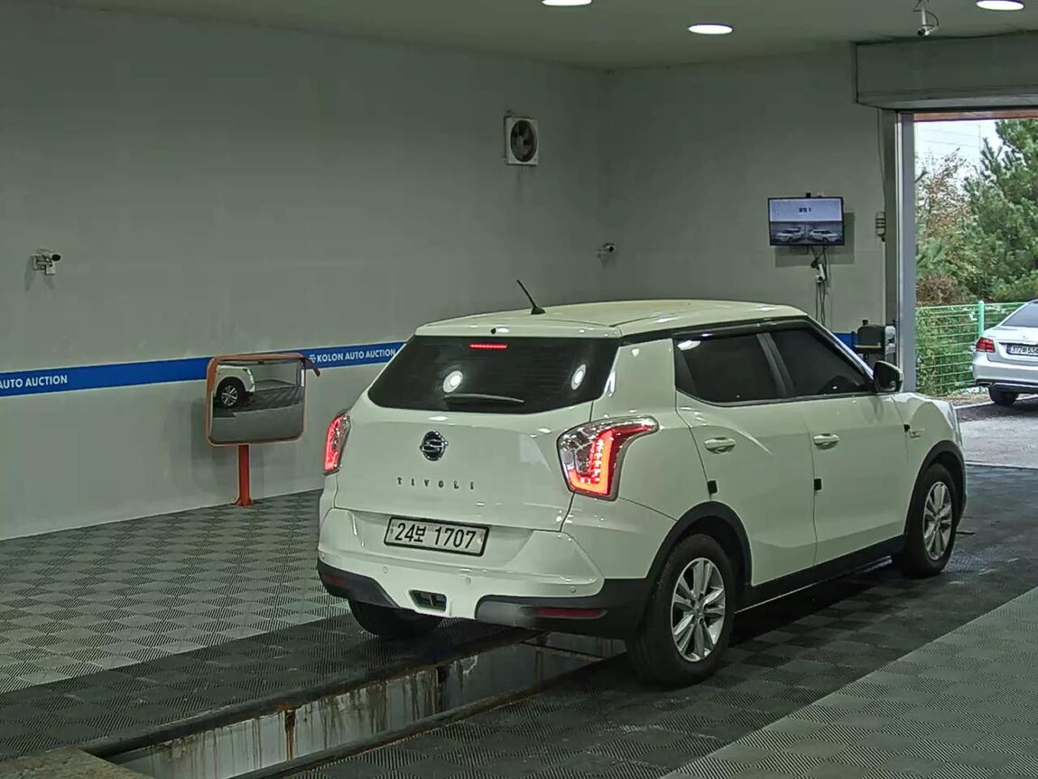 KG MOBILITY (SSANGYONG) TIVOLI GASOLINE 2WD TX 2015 - zdjęcie 5