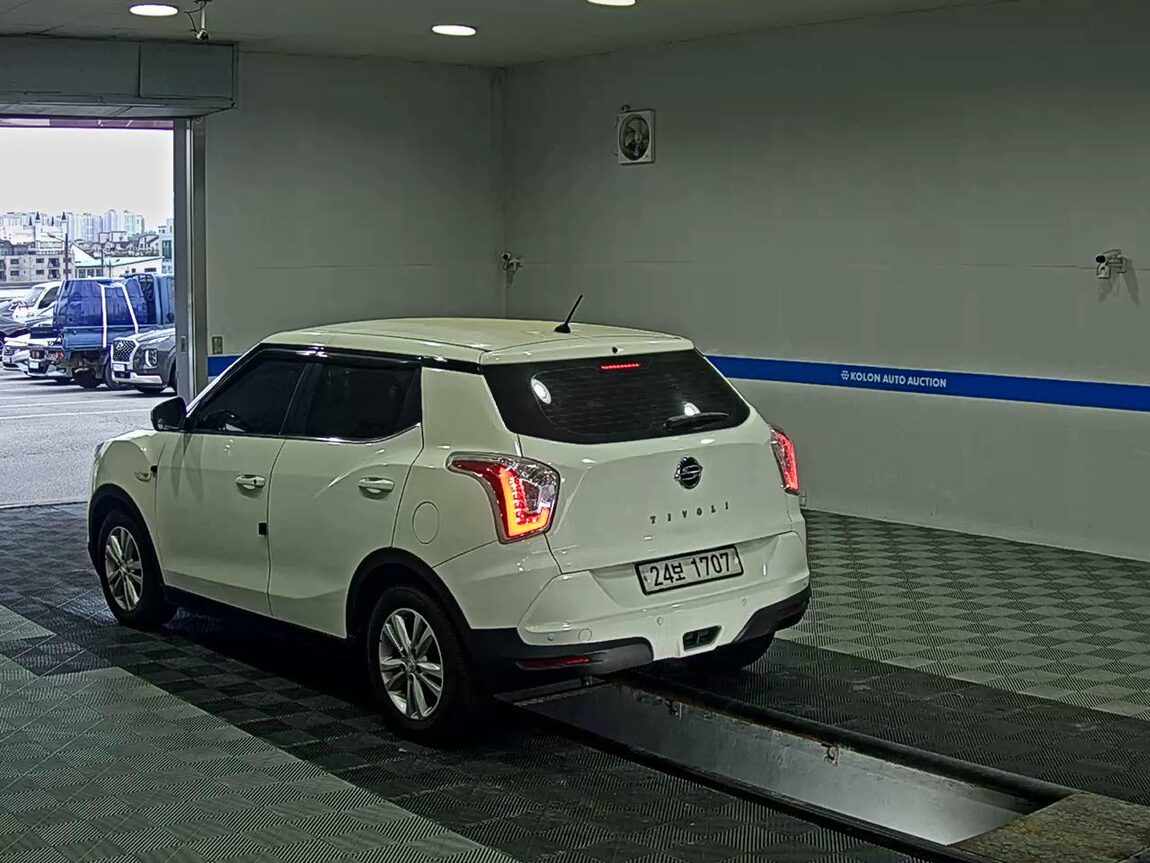 KG MOBILITY (SSANGYONG) TIVOLI GASOLINE 2WD TX 2015 - zdjęcie 6