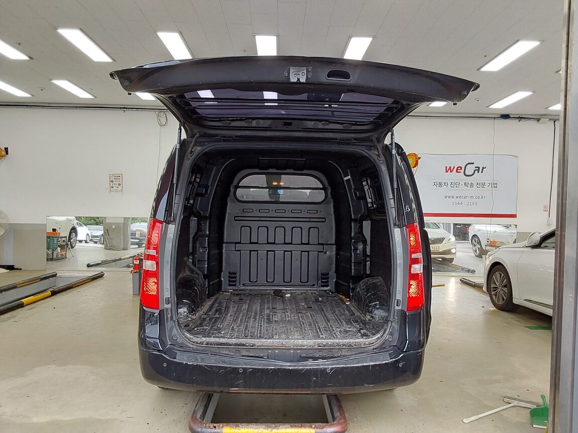 HYUNDAI GRAND STAREX 5-SEATER DIESEL VAN MODERN 2016 - zdjęcie 15