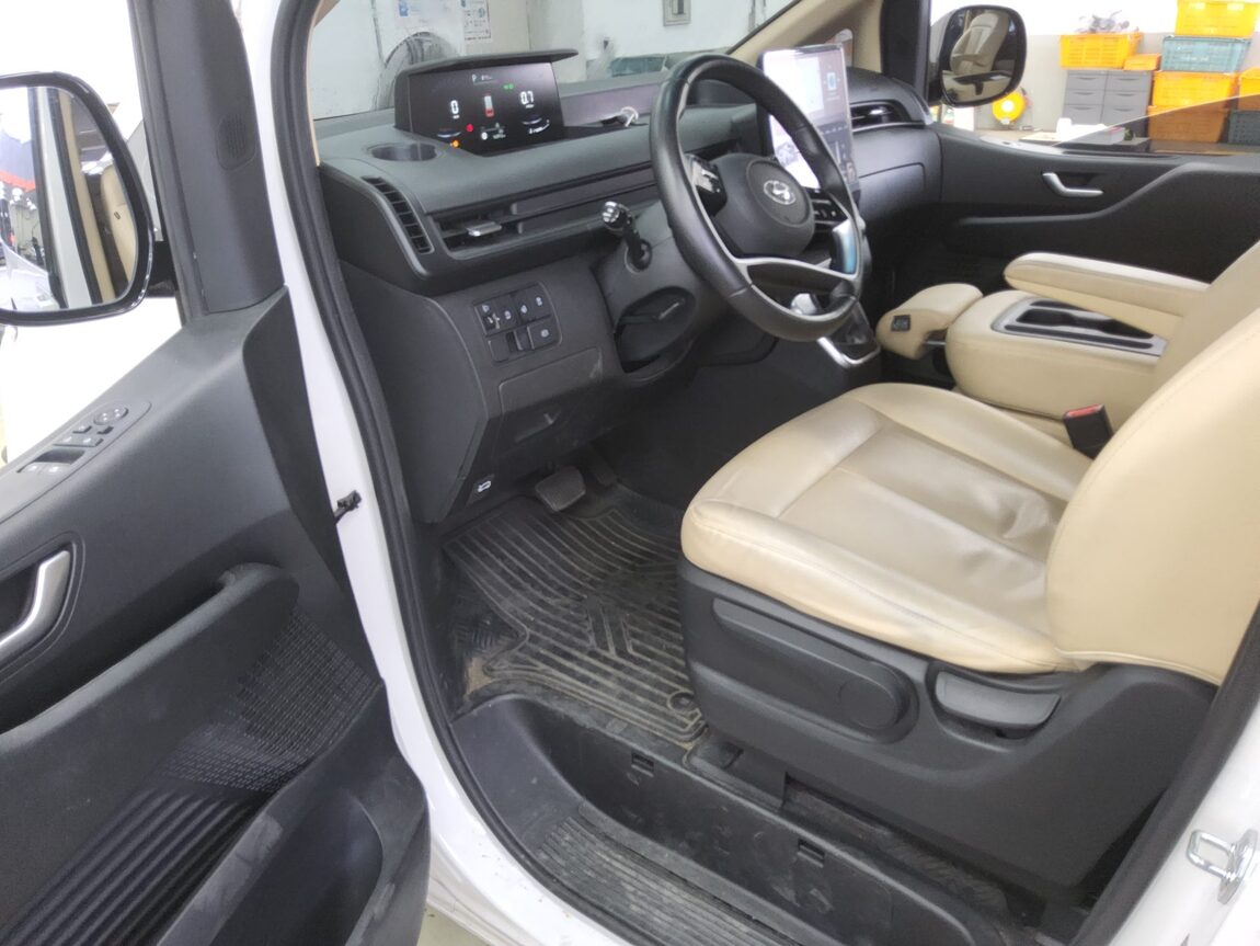 HYUNDAI STARIA 2.2 DIESEL TOURER 9-SEATER 2WD MODERN 2022 - zdjęcie 10