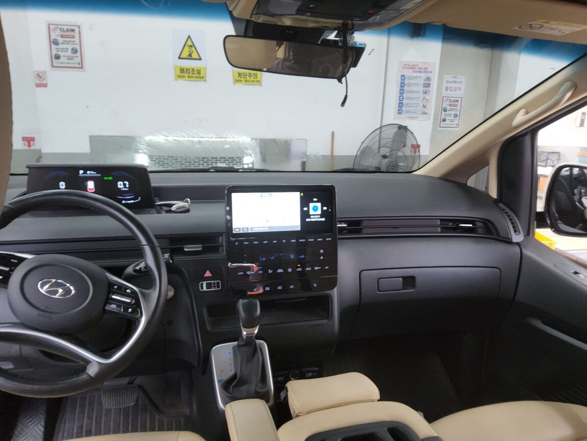 HYUNDAI STARIA 2.2 DIESEL TOURER 9-SEATER 2WD MODERN 2022 - zdjęcie 11