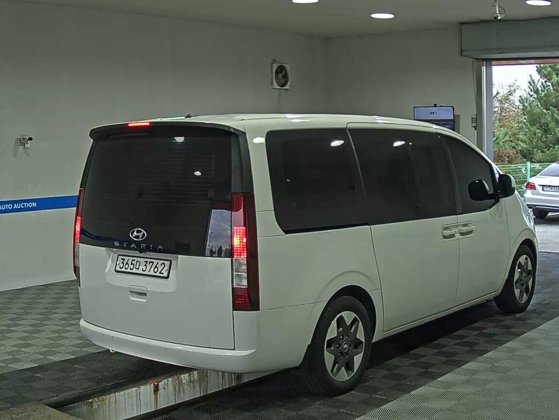 HYUNDAI STARIA 2.2 DIESEL TOURER 9-SEATER 2WD MODERN 2022 - zdjęcie 5