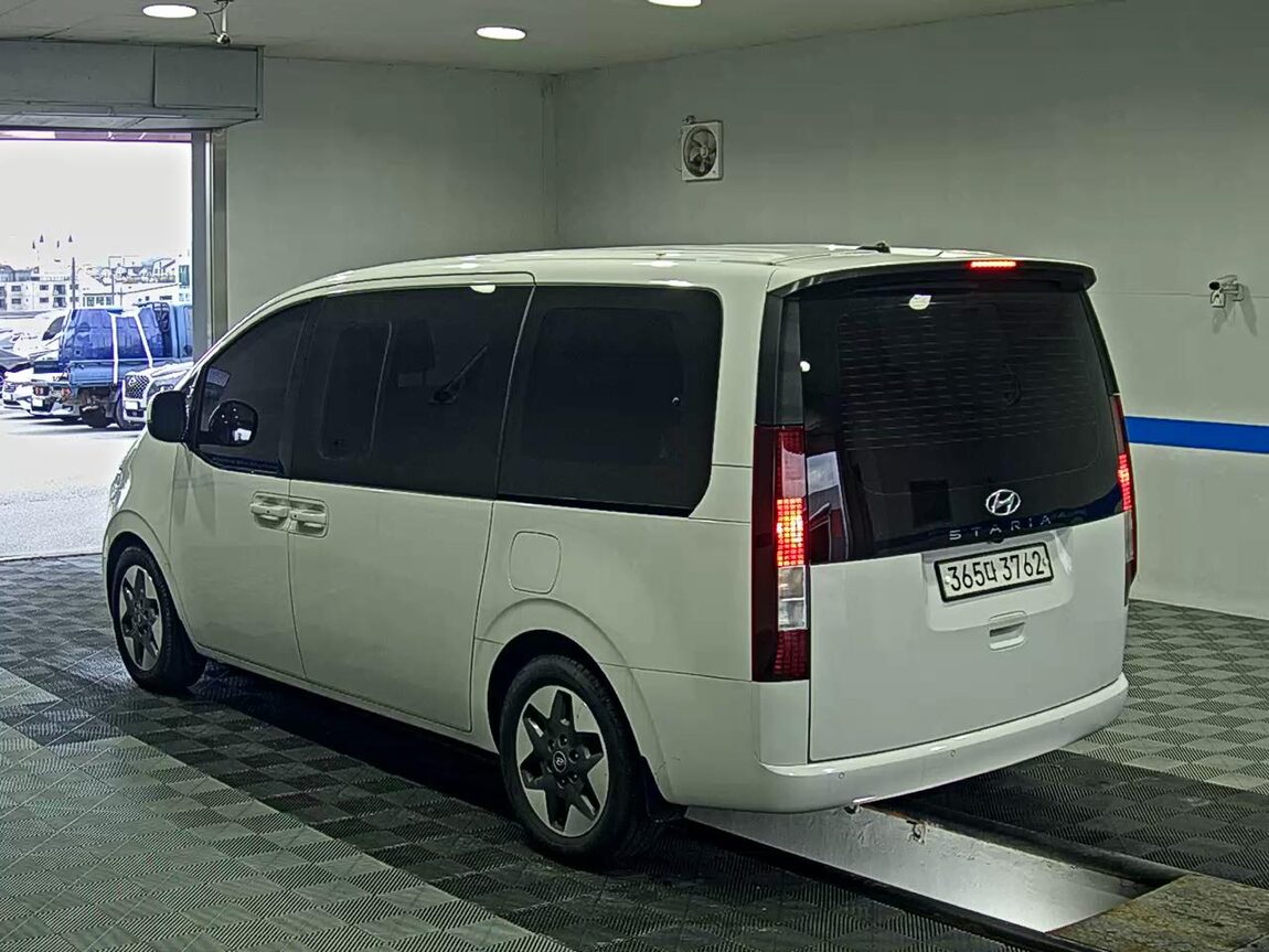 HYUNDAI STARIA 2.2 DIESEL TOURER 9-SEATER 2WD MODERN 2022 - zdjęcie 6