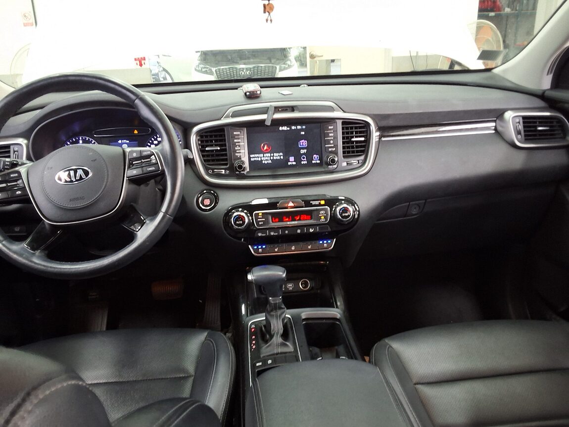 KIA THE NEW SORENTO DIESEL R2.2 2WD PRESTIGE 2018 - zdjęcie 11