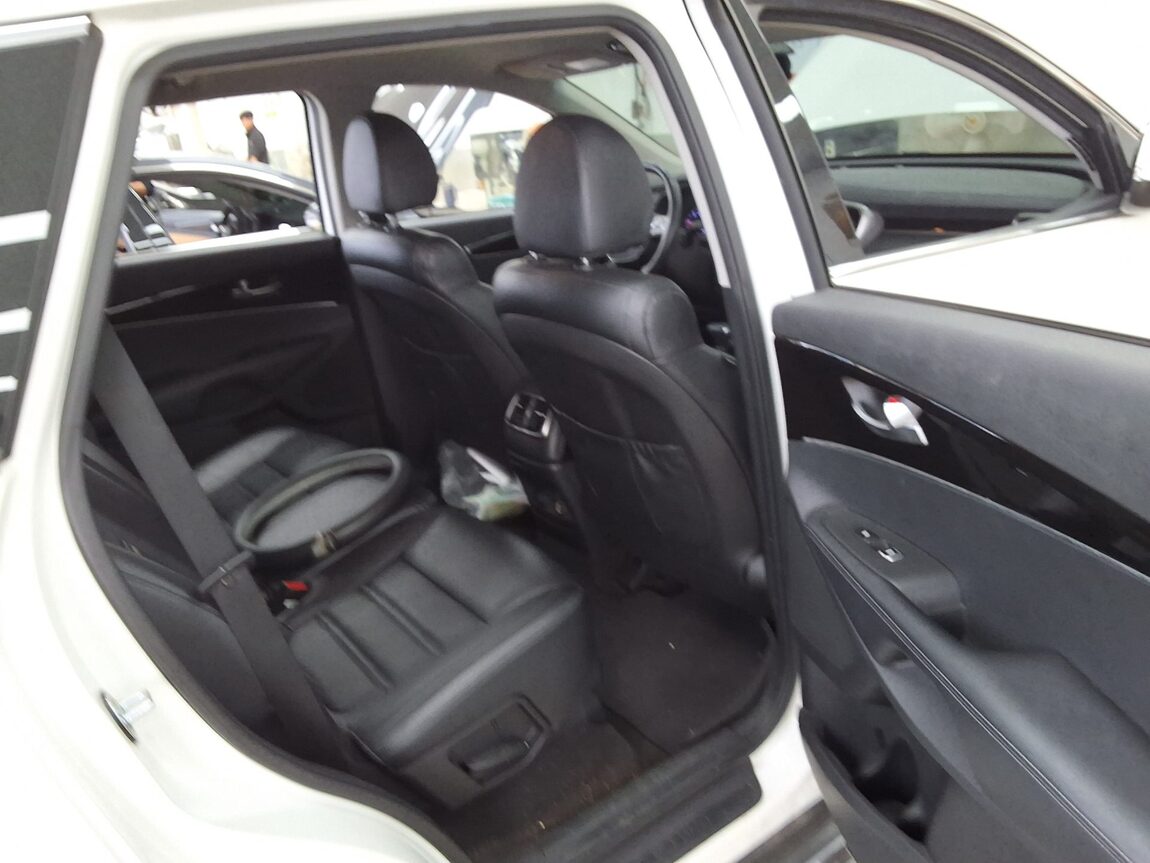 KIA THE NEW SORENTO DIESEL R2.2 2WD PRESTIGE 2018 - zdjęcie 13