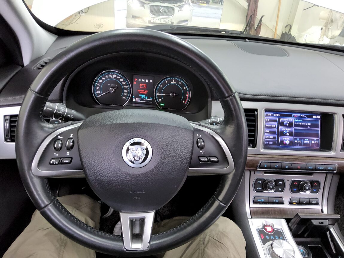 JAGUAR XF 2 LUXURY 2013 - zdjęcie 17