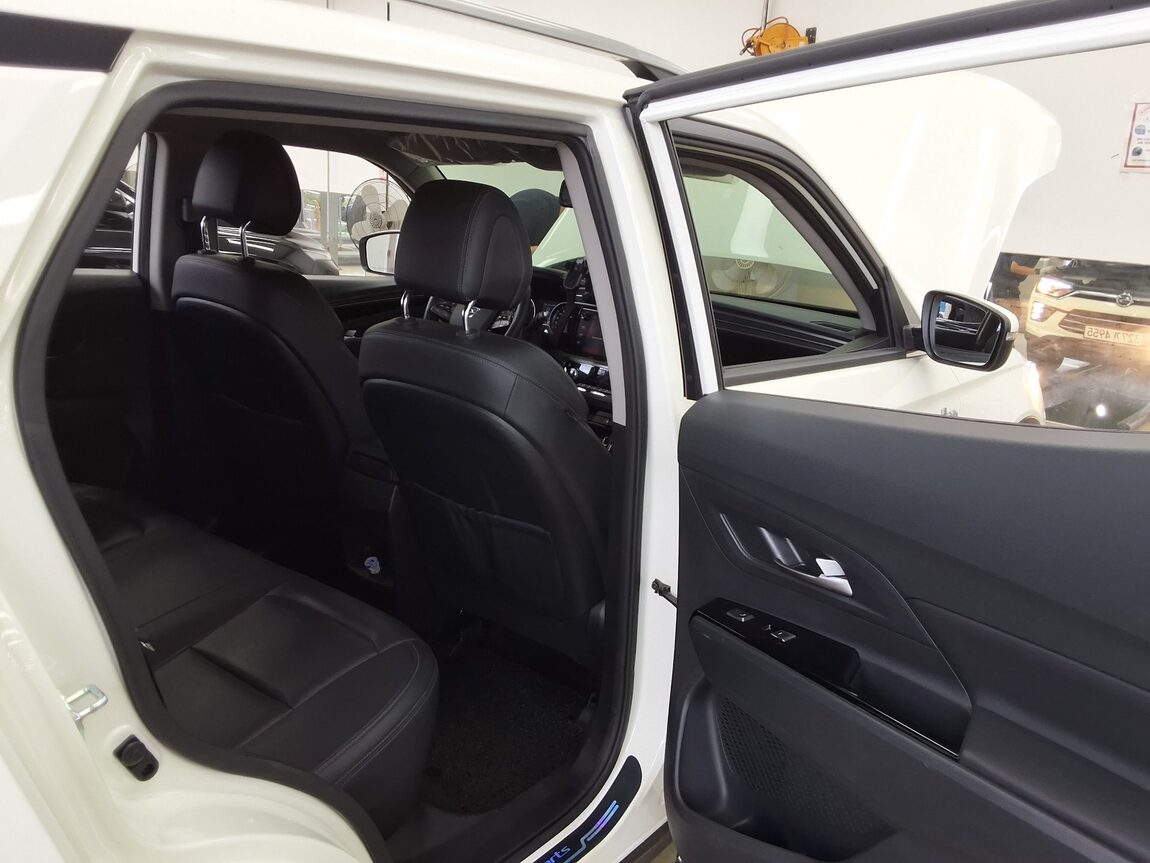 KG MOBILITY (SSANGYONG) ALL NEW KORANDO 1.5 GASOLINE 2WD C5 PLUS 2021 - zdjęcie 13