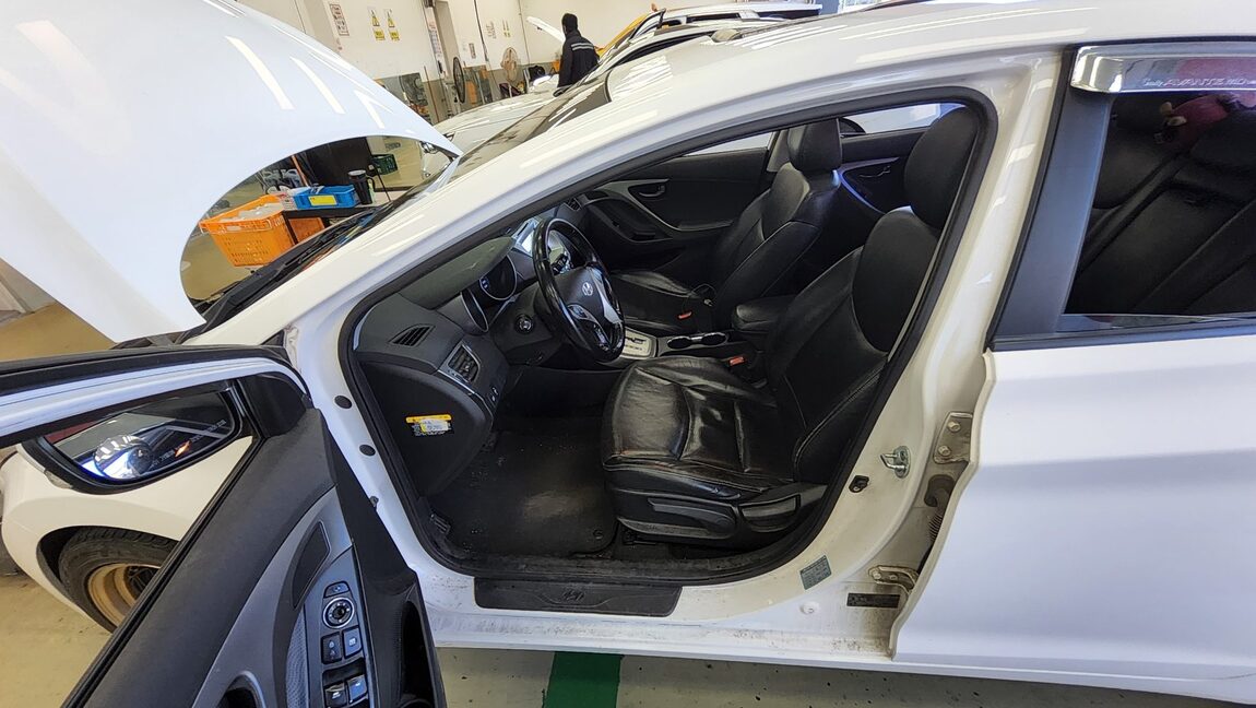 HYUNDAI AVANTE MD M16 GDi LUXURY 2012 - zdjęcie 10