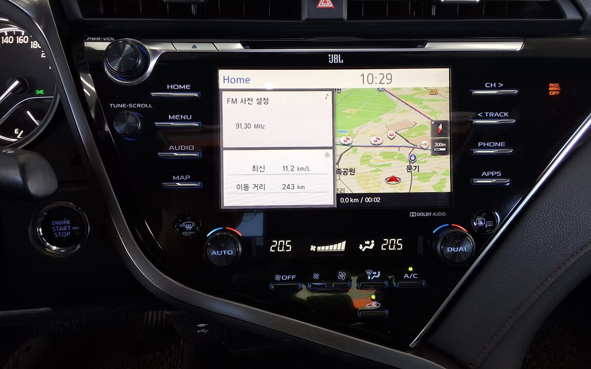 TOYOTA CAMRY (10TH GEN) 2.5 2018 - zdjęcie 18