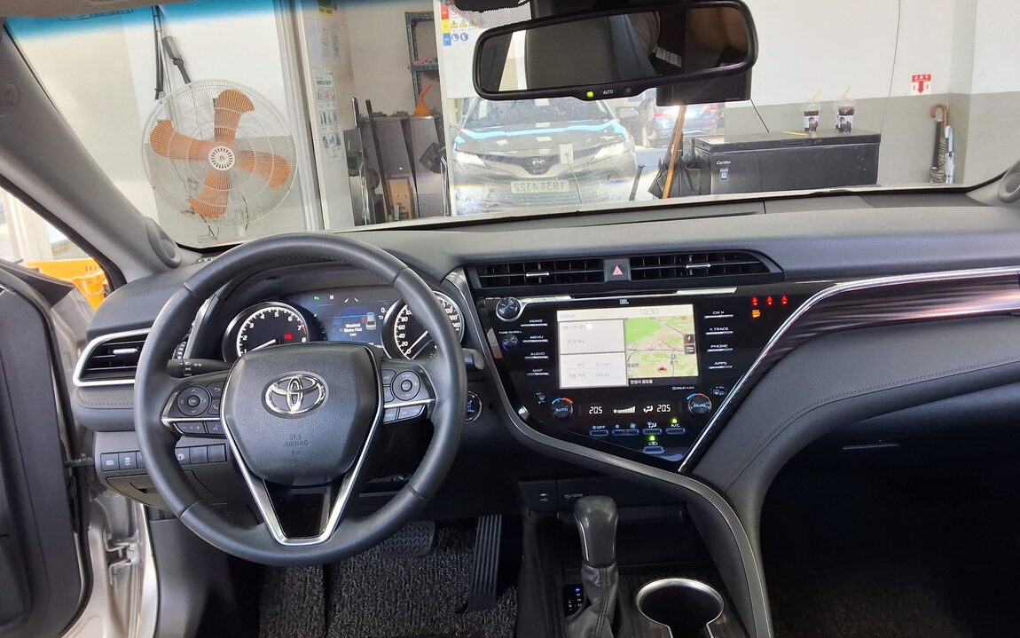TOYOTA CAMRY (10TH GEN) 2.5 2018 - zdjęcie 11