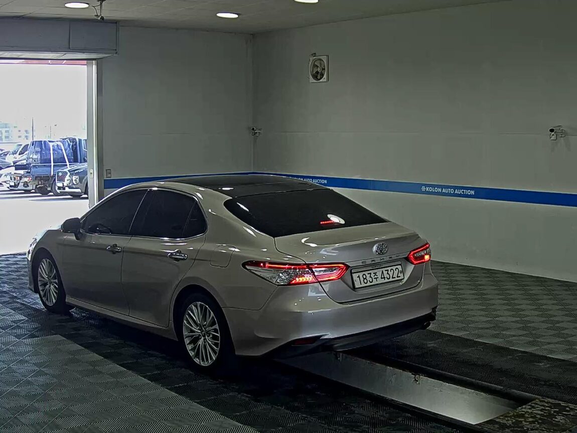 TOYOTA CAMRY (10TH GEN) 2.5 2018 - zdjęcie 6