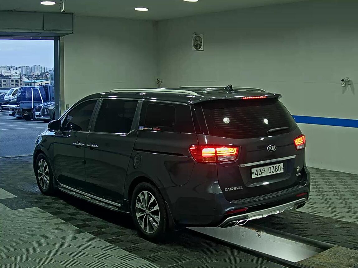 KIA ALL NEW CARNIVAL 9-SEATER DIESEL LUXURY 2017 - zdjęcie 6