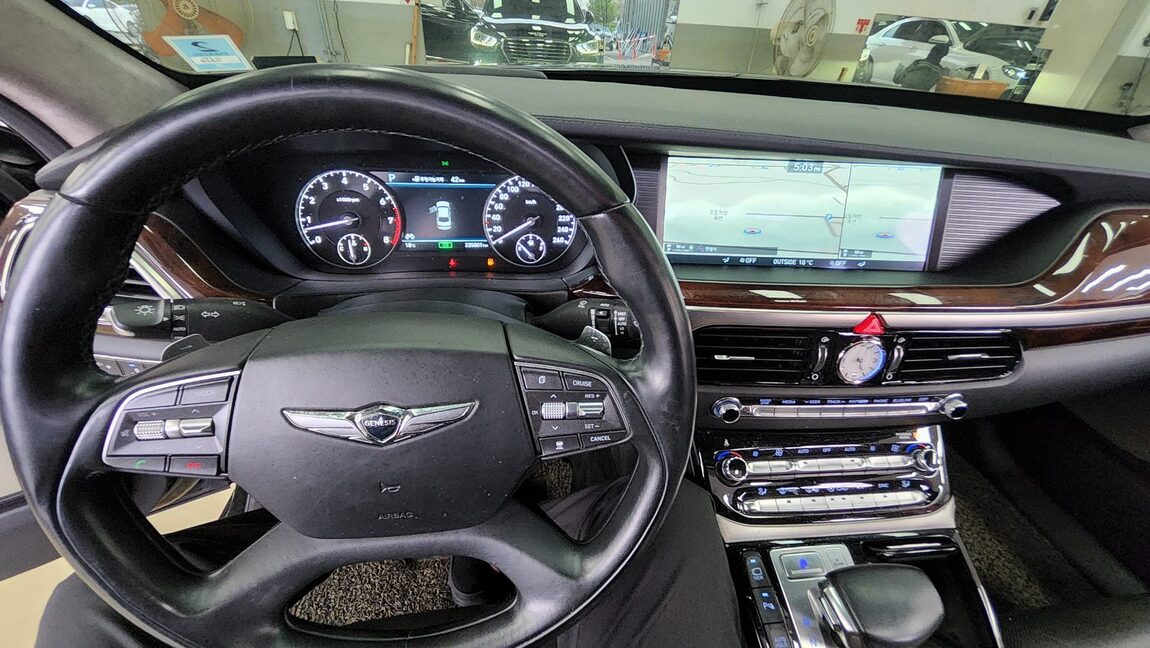 GENESIS EQ900 5.0 GDi AWD PRESTIGE 2016 - zdjęcie 18