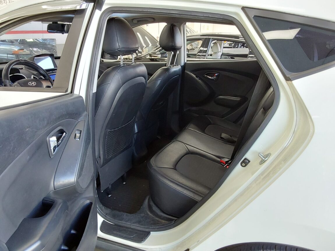 HYUNDAI TUCSON ix DIESEL R20 2WD LX20 LUXURY 2011 - zdjęcie 12