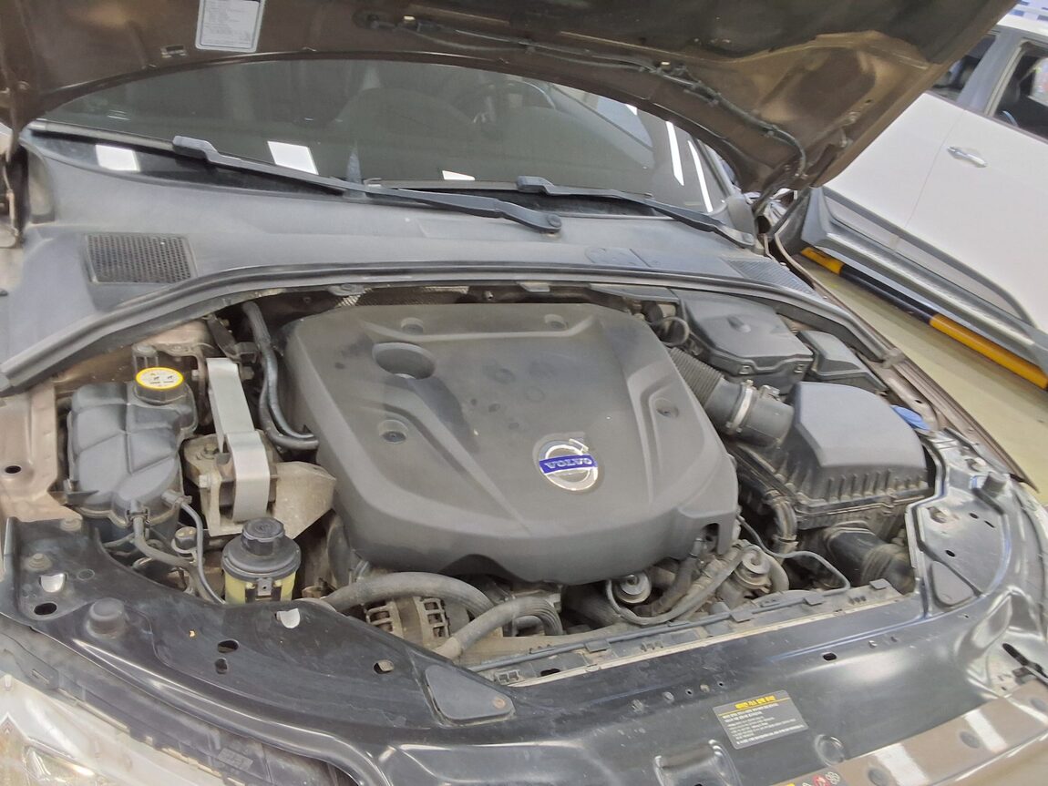 VOLVO XC70 D4 2015 - zdjęcie 19