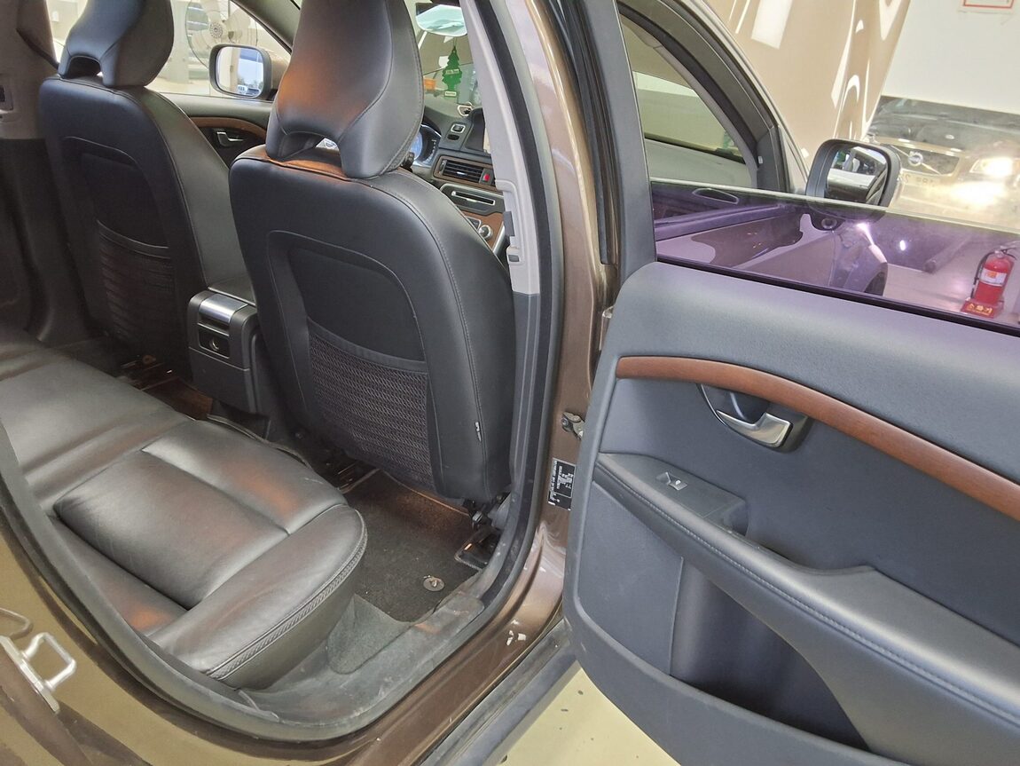 VOLVO XC70 D4 2015 - zdjęcie 13