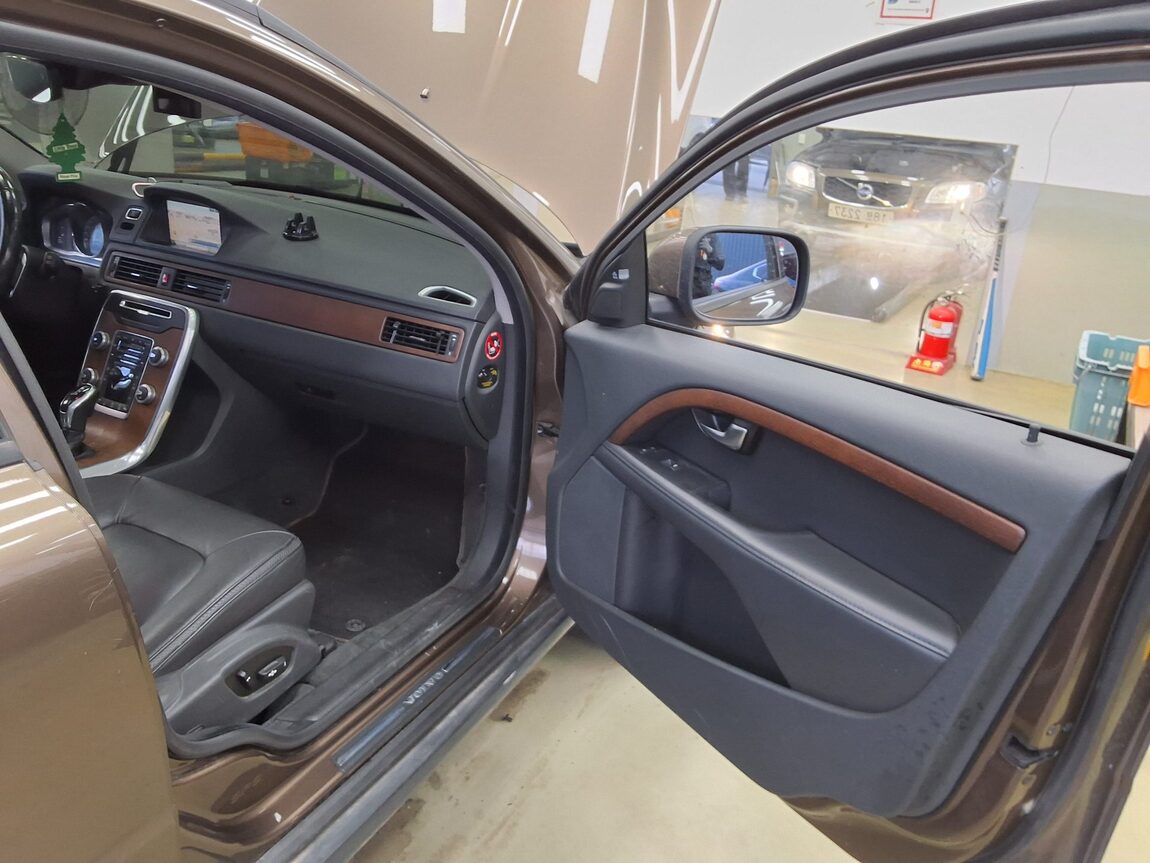 VOLVO XC70 D4 2015 - zdjęcie 14