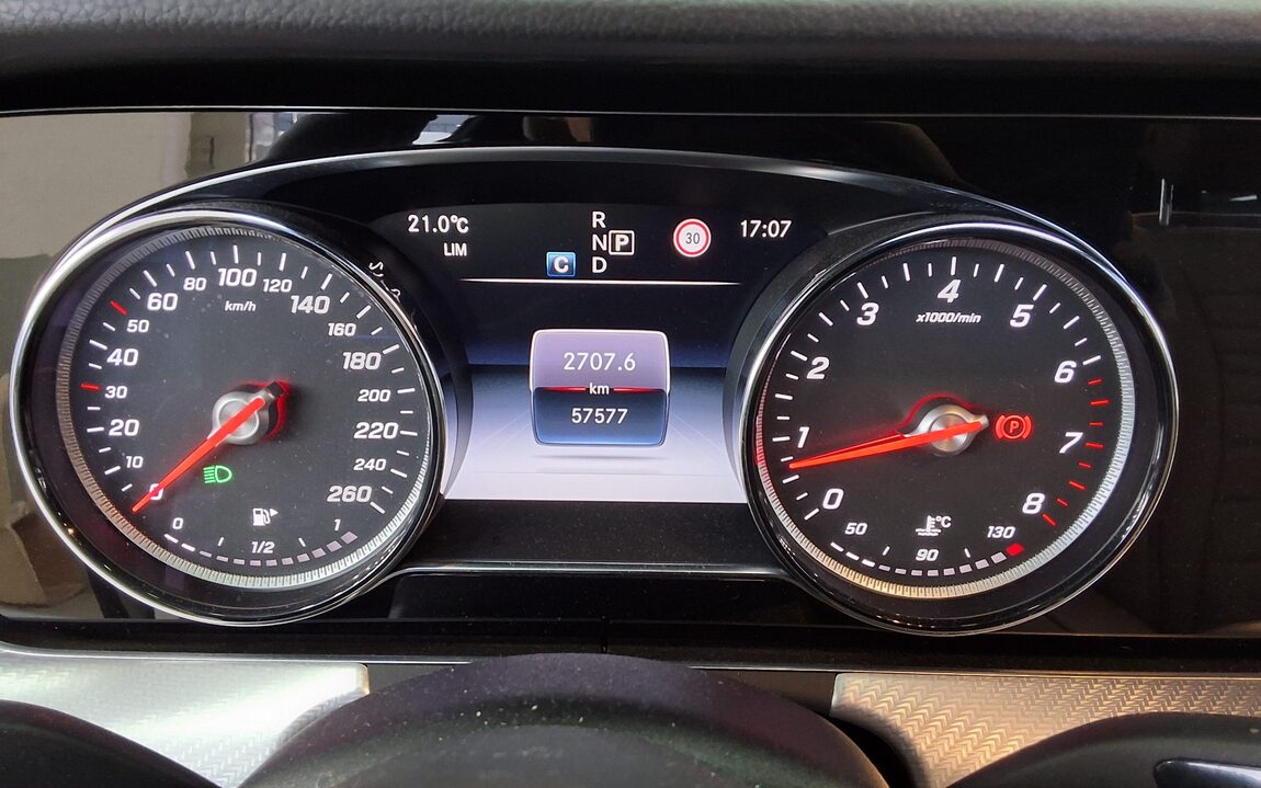 MERCEDES-BENZ E-CLASS (5TH GEN) E250 AVANTGARDE 2020 - zdjęcie 9