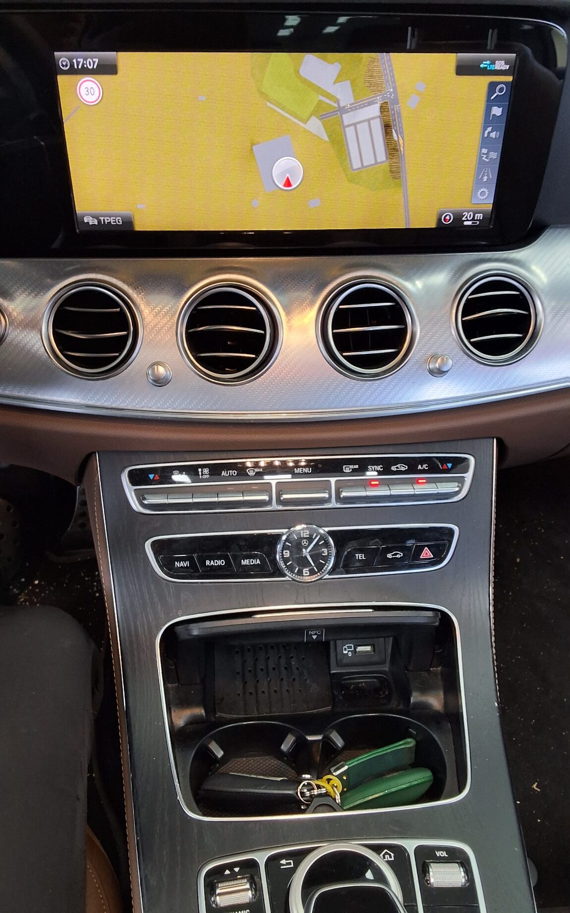MERCEDES-BENZ E-CLASS (5TH GEN) E250 AVANTGARDE 2020 - zdjęcie 18